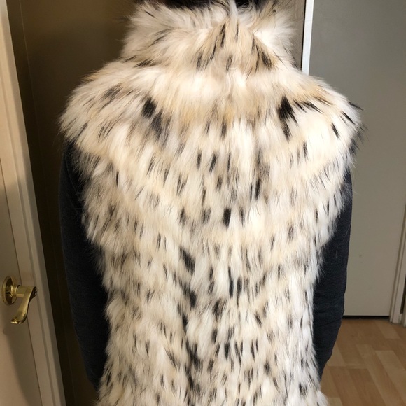 BCBG Darah real fur vest. - Picture 3 of 5